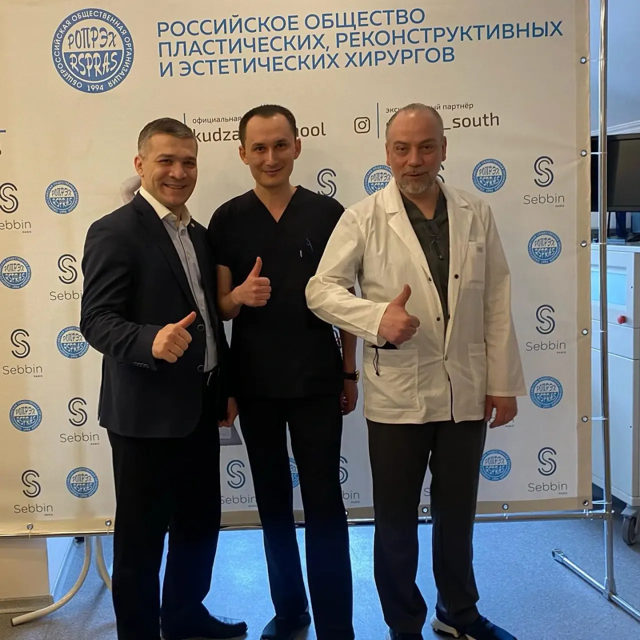 Самат Алдабергенов за работой — микрохирургическая точность